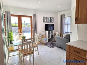 SANDYS SHORE APARTMENT - Image 3
