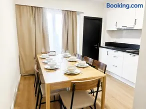 15Min Walk to Ghent Center Stylish 3BR & 1LR Apt - Image 2