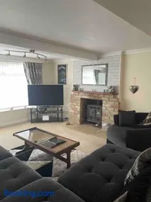 Large 4 bedroom house - Image 5