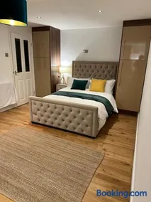 Entire studio flat - Image 4