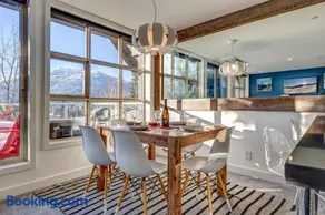 Ski-In Out Penthouse, Hot Tubs & Gondola Views - Image 2