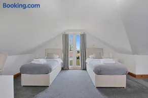 The Roost Group 8 Bed Home Hot Tub WiFi Parking - Image 4