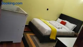 Kukis Place, 5 bedrooms, whole compound - Image 5