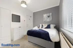 4BR Mitchell Street Apartment Sleeps 6 by Stay With Us - Image 4