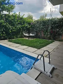 Stylish two bedroom house with private pool - Image 3
