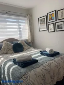 Olive Mae - Cosy Room with private en-suite bathroom - Image 1