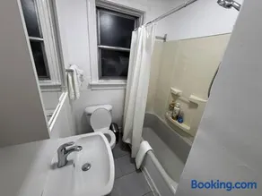 Delmar Loop 2-Bedroom Retreat - Image 3