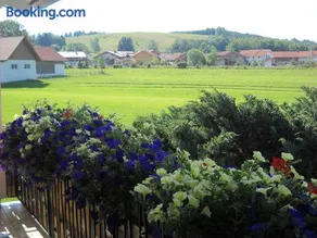 Apartamento apropiado para familias con jardín y barbacoa | Vistas a la montaña - Image 2