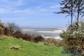 Spectacular Seaside Surf-View Home - Image 2