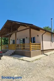 Garden Chalet - Image 1