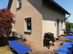 Ferienhaus Undine, ruhige Lage, Nähe zur Altstadt, nur 500 m zur Müritz mit Strand, mit Parkplatz und Fahrradhäuschen - Image 4
