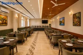 Hotel Park Tree Noida Sec 20 - Image 3