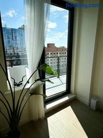 CONVENIENT SPACIOUS BRIGHT NEW MODERN PENTHOUSE 3BR2BA BALCONY APt - Image 1