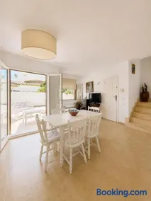 Traditional Villa by the beach - Image 2