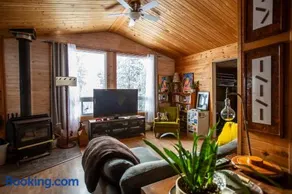 Cozy winter retreat close to Ottawa, Gatineau - Image 1