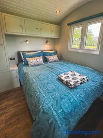 Brambles, Shepherds Hut, Isle of Wight - Image 5