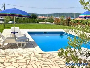 Apartments Teo Trogir-Seget - Image 1