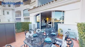 Modern 2 Bed 2 Bath Apartment, AC, WiFi, Pool Views - Image 1