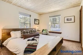 Serene 3BR Cabin by Deer Creek: Hot Tub & Fast Wifi - Image 3