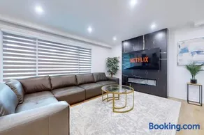 Lux 7 Bedroom Home [Near Rogers Stadium/Downsview] - Image 4