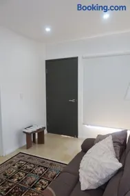 New Modern Family Retreat 3BR Near Parramatta - Image 1