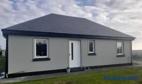 Seaview and Sunsets, Entire place, private entrance, Large Bedroom, Full kitchen and bathroom - Image 4