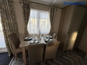 Comfy Cosy Caravan_Romney Sands - Image 2