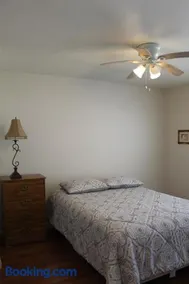 3-Bedroom Rose Garden Family Cottage - Image 4
