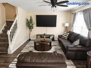 Spacious 3BR Retreat Perfect for Groups Near Downtown - Image 5