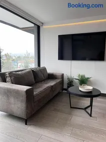 Moderno departamento en excelente ubicación - Image 3
