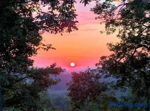 Mountain Retreat Near Grinder's Ferry With Complimentary Adventure Package Included- Happy Hawk - Image 1