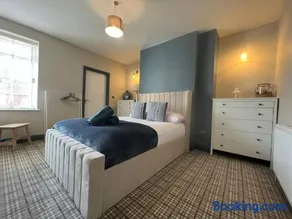 The Boathouse - Hottub - Sleeps 6 - Image 2