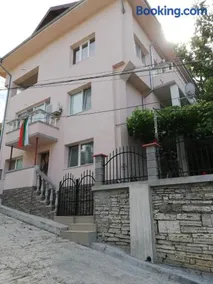 Guest House Emi - Image 1