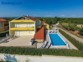 Villa Petra s bazenom, roštiljem i parkingom - Image 3