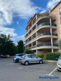 Superbe appartement avec parking privé, proche commerces et mer - Image 4