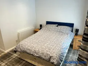 One bed and bathroom with kitchen for self catering Alness - Image 1