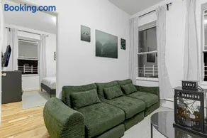 Modern 2BR Near LaGuardia & Subways - Image 1