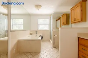 Welcome to Your Serene Waterfront Getaway! - Image 4