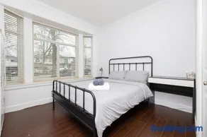 Vancouver 2BR Suite Near Trout Lake & SkyTrain - Image 2