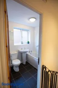Entire 1 Bedroom House in Manchester - Image 5