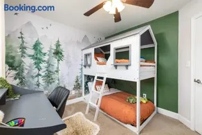 Charming & Cozy 4BR in SouthPark - Image 2