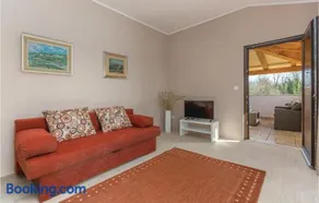 Three Bedroom Holiday Home In Katun - Image 5