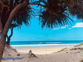 20 Steps - Beachfront Home - Stunning & Stylish - North of Byron - Image 1