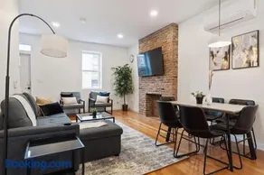 Pet Friendly 3 Bdrm House with Private Yard - Image 3