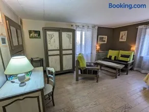Gîte chaleureux en pleine nature avec terrasse, idéal pour randonnées et vététistes, proche de Gérardmer - Image 2