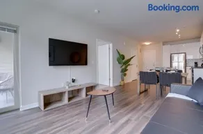 Modern & Bright Apartment in Alexandria - Image 2