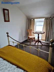 Large Victorian Townhouse - Image 4