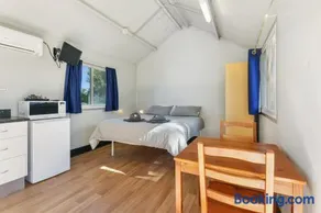 Parkes Country Cabins - Image 5