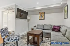 Serene 2BR-2BA walkable retreat in the Heart of DC - Parking included - Image 2