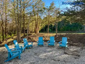 Trailside Loft | Firepit, Pond, Near UofA/Downtown - Image 2